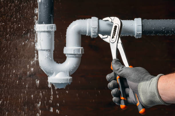 Professional Leak Detection technician working in Beverly Shores, IN